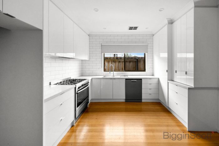 52 Dumfries St, Deer Park VIC 3023, Australia