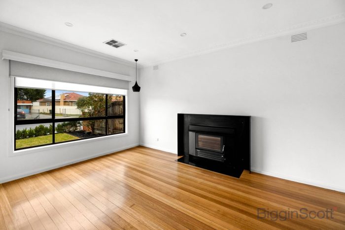52 Dumfries St, Deer Park VIC 3023, Australia