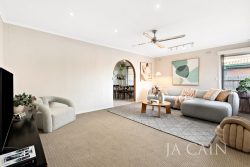 9 Shirley Ave Seaford VIC 3198 Australia
