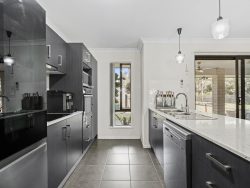 5-7 Tullamore Way Gleneagle QLD 4285 Australia