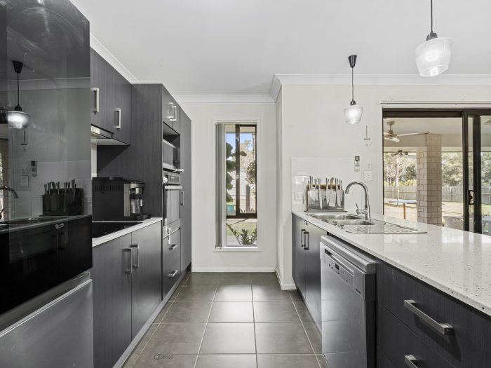 5-7 Tullamore Way Gleneagle QLD 4285 Australia