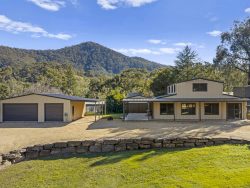 8 Village Way Macs Cove VIC 3723 Australia