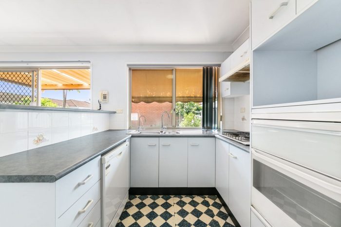 Unit 1/15 Waratah Ave Woy Woy NSW 2256 Australia