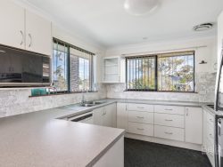 33 Pengana Cres Mollymook NSW 2539 Australia