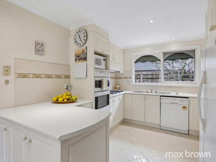 8 Allambanan Dr Bayswater North VIC 3153 Australia
