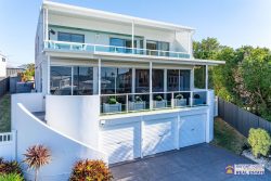 6 Finuge Ct Victoria Point QLD 4165 Australia