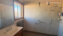 Unit 1/13 E Westbury Pl Deloraine TAS 7304 Australia