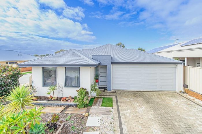 16 Pardillo Way Caversham WA 6055 Australia