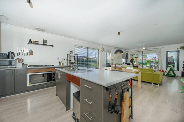 16 Pardillo Way Caversham WA 6055 Australia