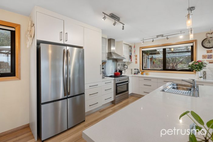40 Clifton Beach Rd Clifton Beach TAS 7020 Australia