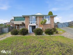 2 Blackstone Dr Old Beach TAS 7017 Australia
