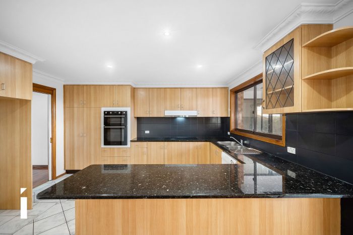 15 Hadleigh Cct Isabella Plains ACT 2905 Australia