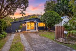 4 Kallaroo Rd Umina Beach NSW 2257 Australia