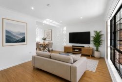 2/74 Kate St Woody Point QLD 4019 Australia