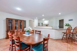 59 Lakeview Dr Bundaberg North QLD 4670 Australia