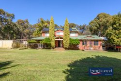 1530 Walker St Mundaring WA 6073 Australia