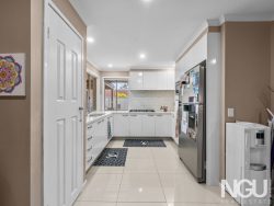 3 Aronia Ct Regents Park QLD 4118 Australia