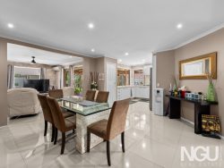 3 Aronia Ct Regents Park QLD 4118 Australia