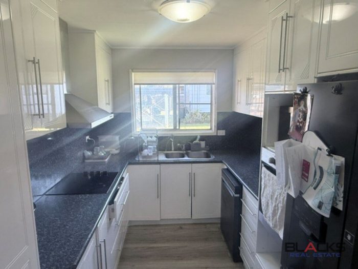 22 Beardmore Cres Dysart QLD 4745 Australia