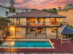 10 Owenia Cct Bilambil Heights NSW 2486 Australia