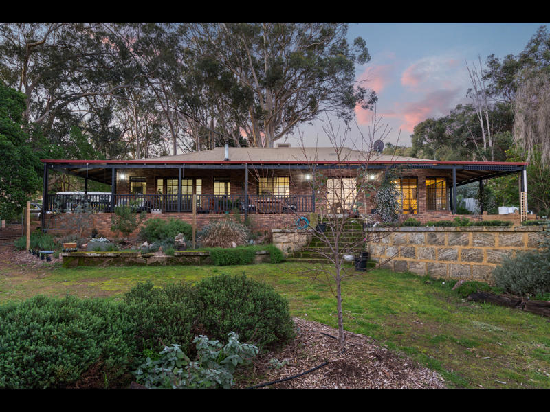 15 Peet Rd Roleystone WA 6111 Australia