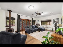 15 Peet Rd Roleystone WA 6111 Australia