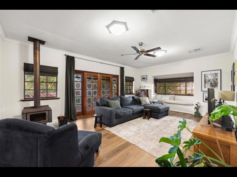 15 Peet Rd Roleystone WA 6111 Australia