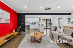 2 Pilot Cres Seaford SA 5169 Australia