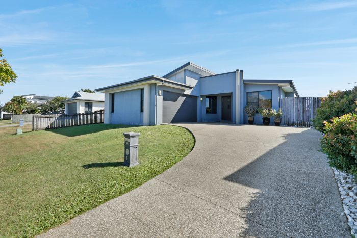 11 Lancaster Way Ooralea QLD 4740 Australia