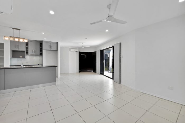 11 Lancaster Way Ooralea QLD 4740 Australia