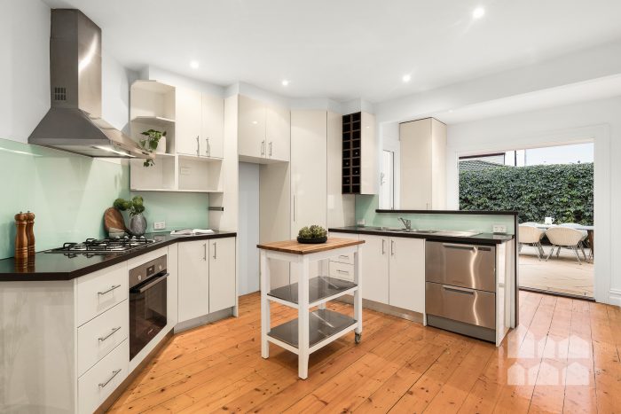 8 Queensville St Kingsville VIC 3012 Australia