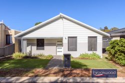 Unit 6/13 Craig St Mundaring WA 6073 Australia