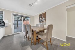 1 Shadi Ct Cranbourne West VIC 3977