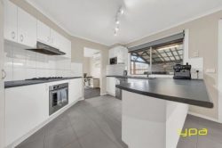 1 Shadi Ct Cranbourne West VIC 3977
