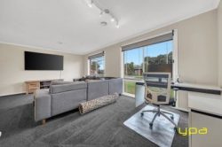 1 Shadi Ct Cranbourne West VIC 3977