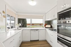 27 Somerset Cres Mansfield VIC 3722 Australia