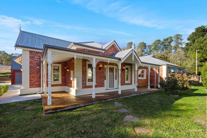 Unit 3/4 Station Rd Seville VIC 3139 Australia