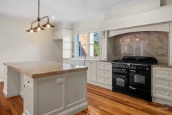 Unit 3/4 Station Rd Seville VIC 3139 Australia