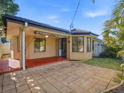 Unit 2/133 Springwood St Ettalong Beach NSW 2257 Australia