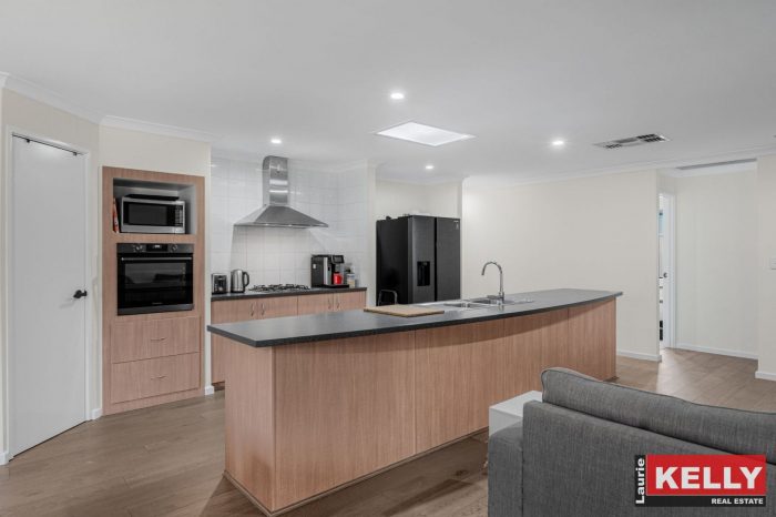 49 Stanton Rd Redcliffe WA 6104 Australia