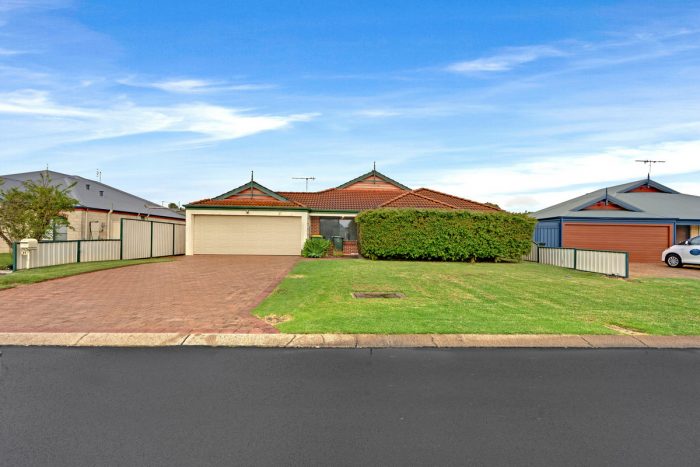 24 Codrington Blvd West Busselton WA 6280 Australia