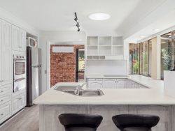4 Waratah St Bateau Bay NSW 2261 Australia