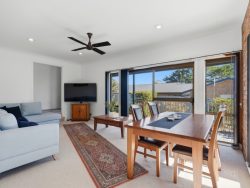4 Waratah St Bateau Bay NSW 2261 Australia