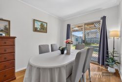 27 Arthur St Wantirna South VIC 3152 Australia