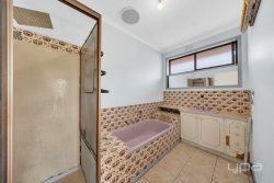 40 Cameron Ave Altona Meadows VIC 3028 Australia