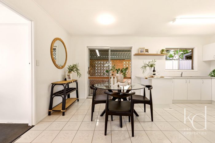 3 Dongarven Dr Eagleby QLD 4207 Australia