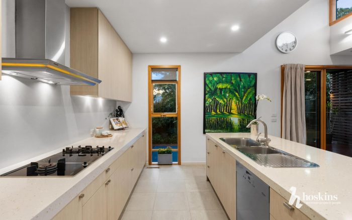 1 Dromsally Rise Warranwood VIC 3134 Australia