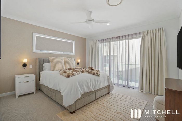 11/176 Marina Quays Boulevard Hope Island QLD 4212 Australia
