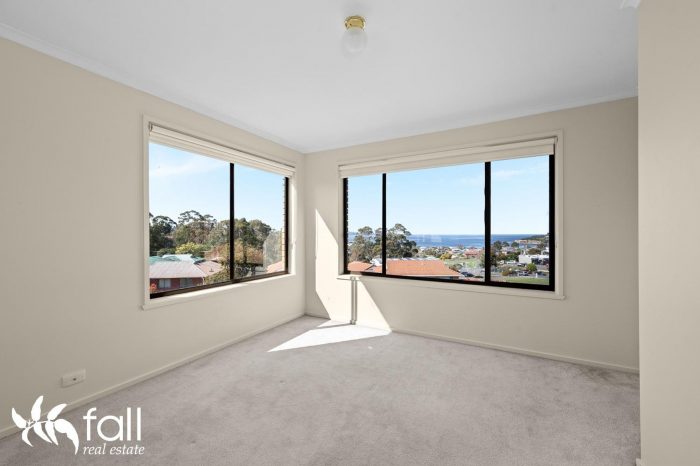 Unit 4/12 Opal Dr Blackmans Bay TAS 7052 Australia