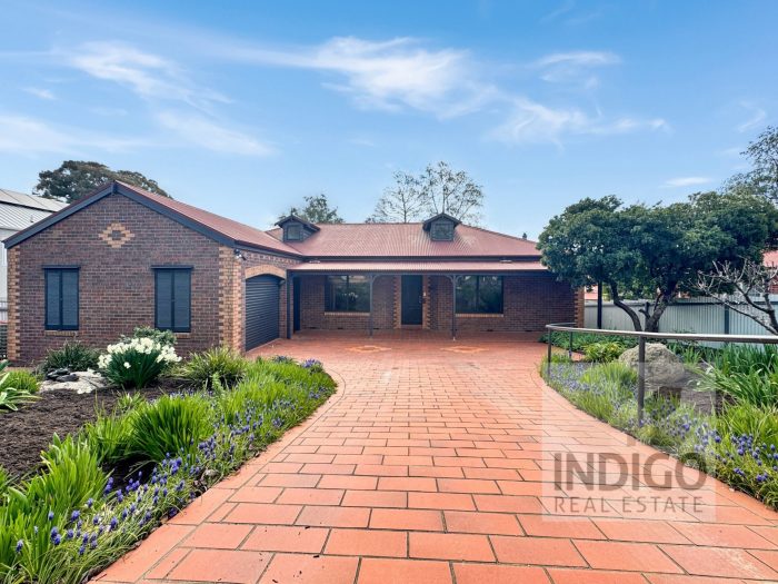 15 Ford St Beechworth VIC 3747 Australia